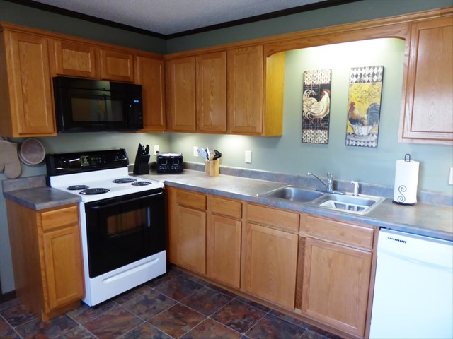 ANOTHER VIEW OF THE KITCHEN